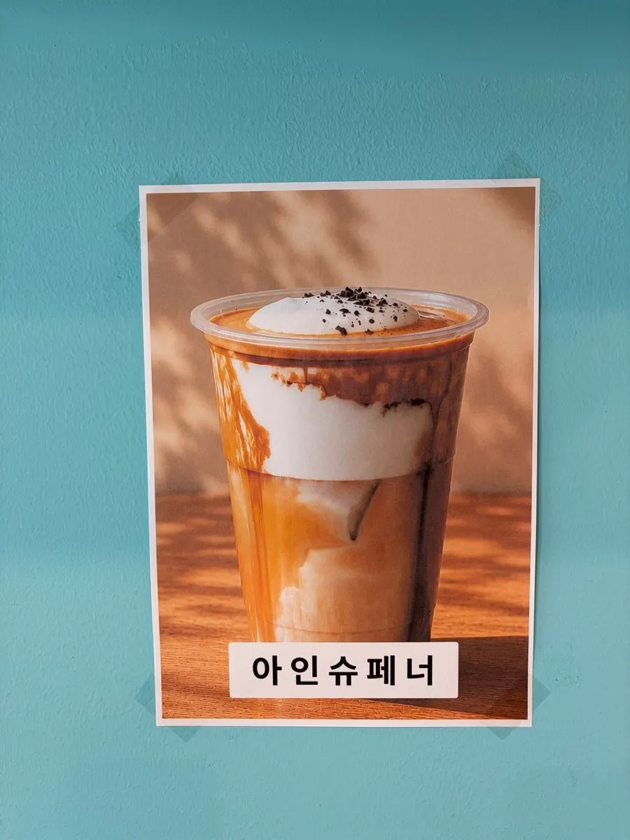Non-coffee menu with choco latte and matcha latte