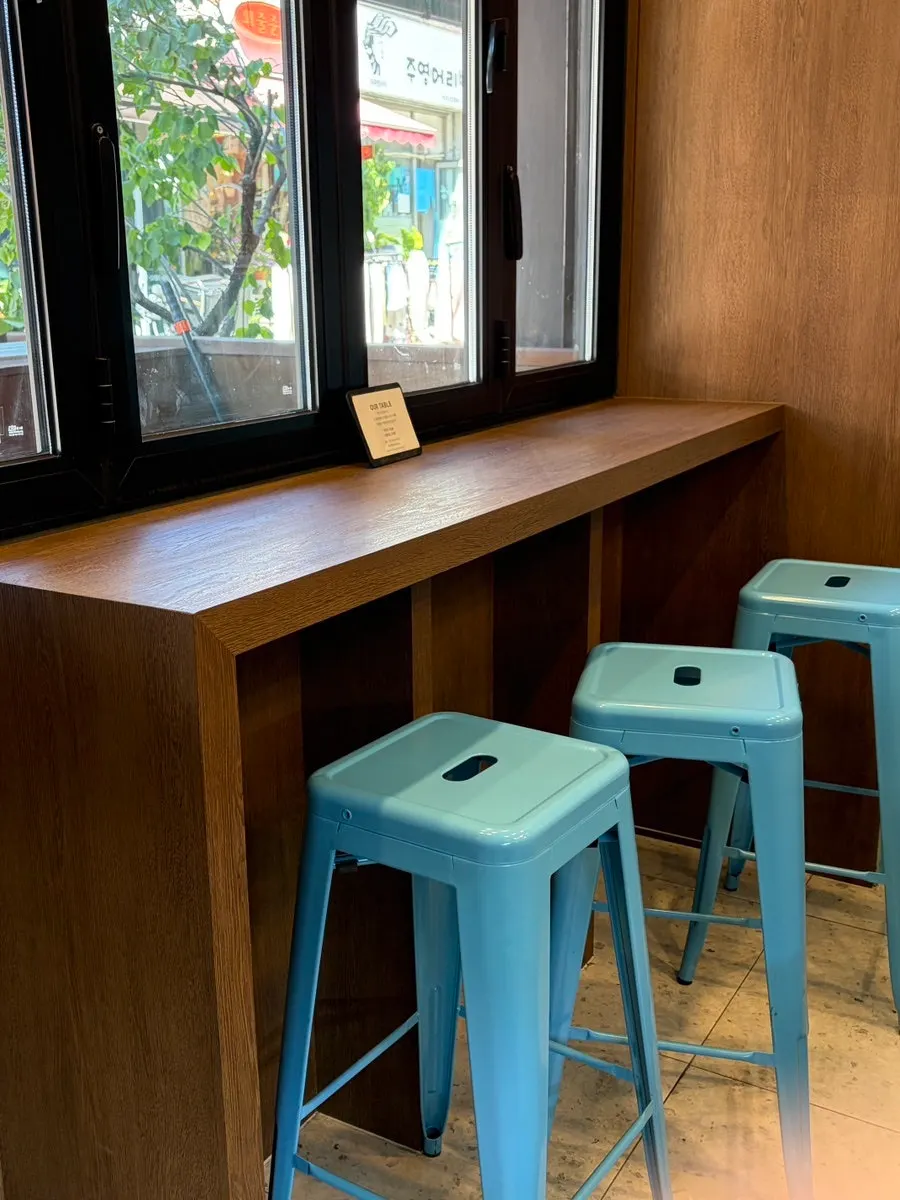 Counter at Coffee by Hands Roastery near Sangdo Station