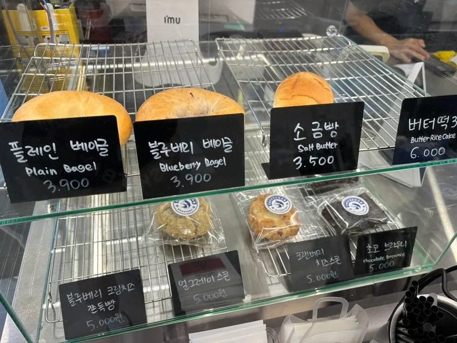 Order counter with Americano discount hours posted