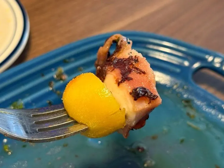 올리브오일에 찍은 문어와 알감자