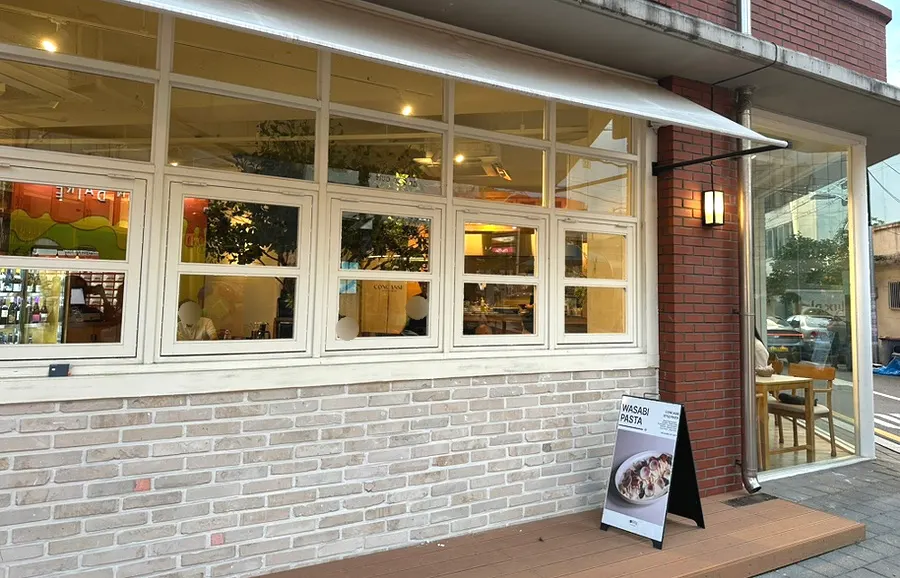 서울숲역 근처 콩카세 성수 외관