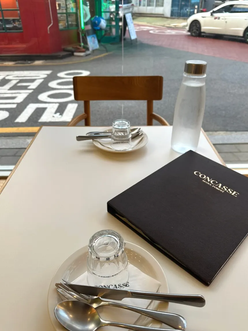 통유리 쪽 좌석