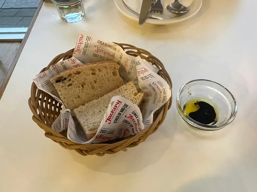 먼저 나온 식전빵
