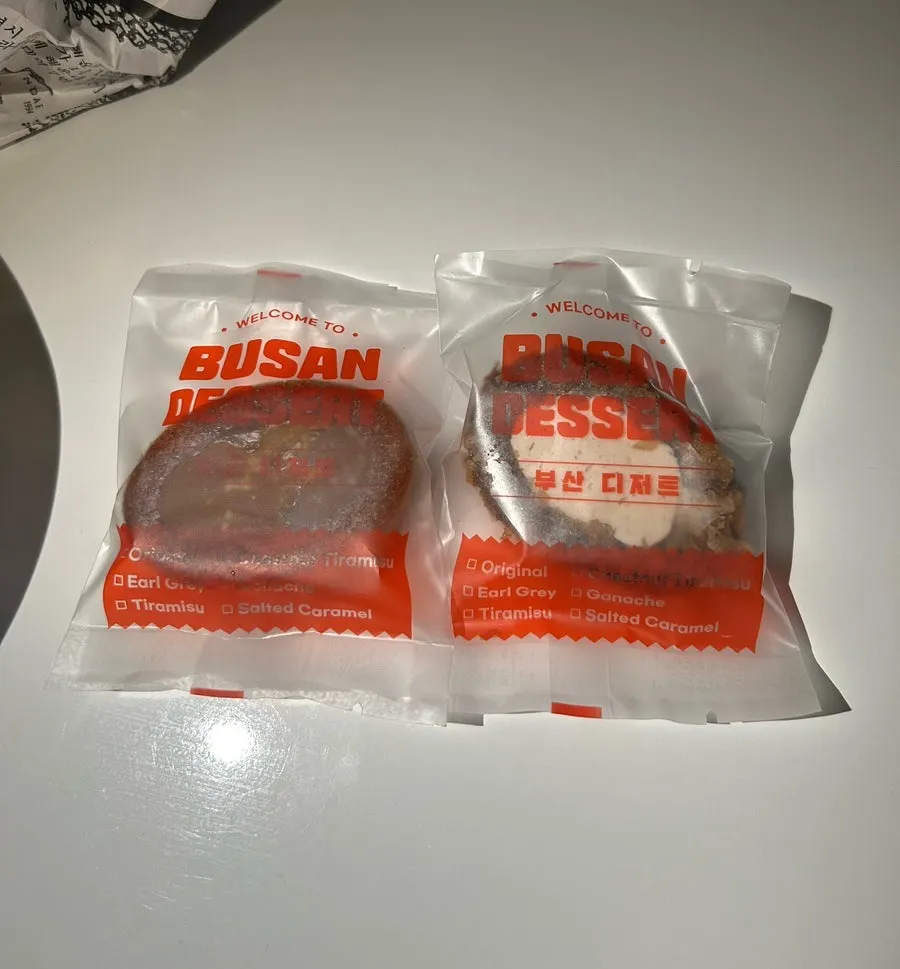 콜키지로 가져온 빵과 요거트 아이스크림