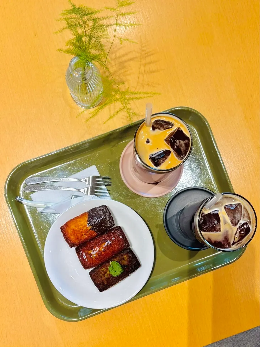 Several financiers, good for sharing