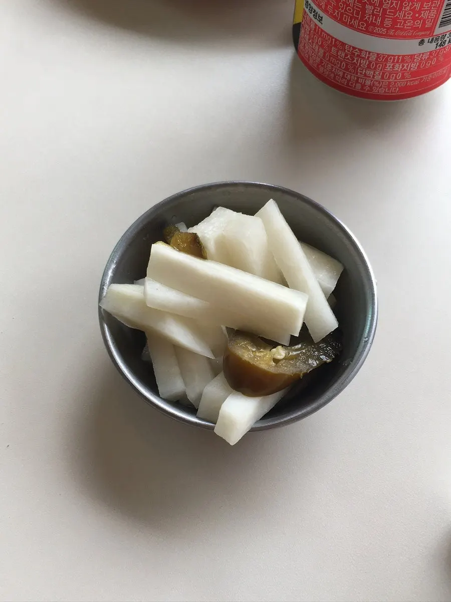 쿠어드꾸뜨 테이블과 바깥 풍경