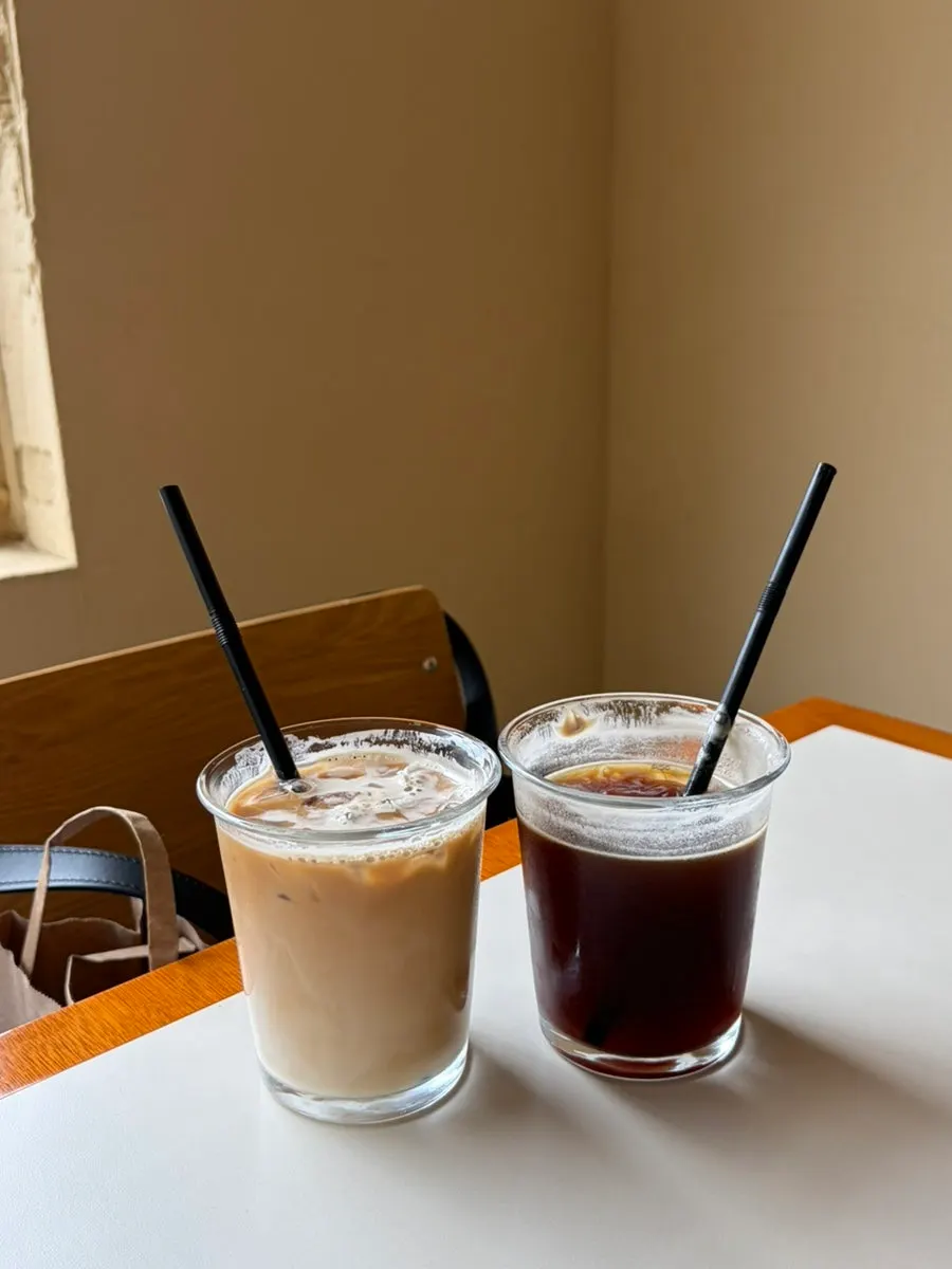 Americano and café latte on the table