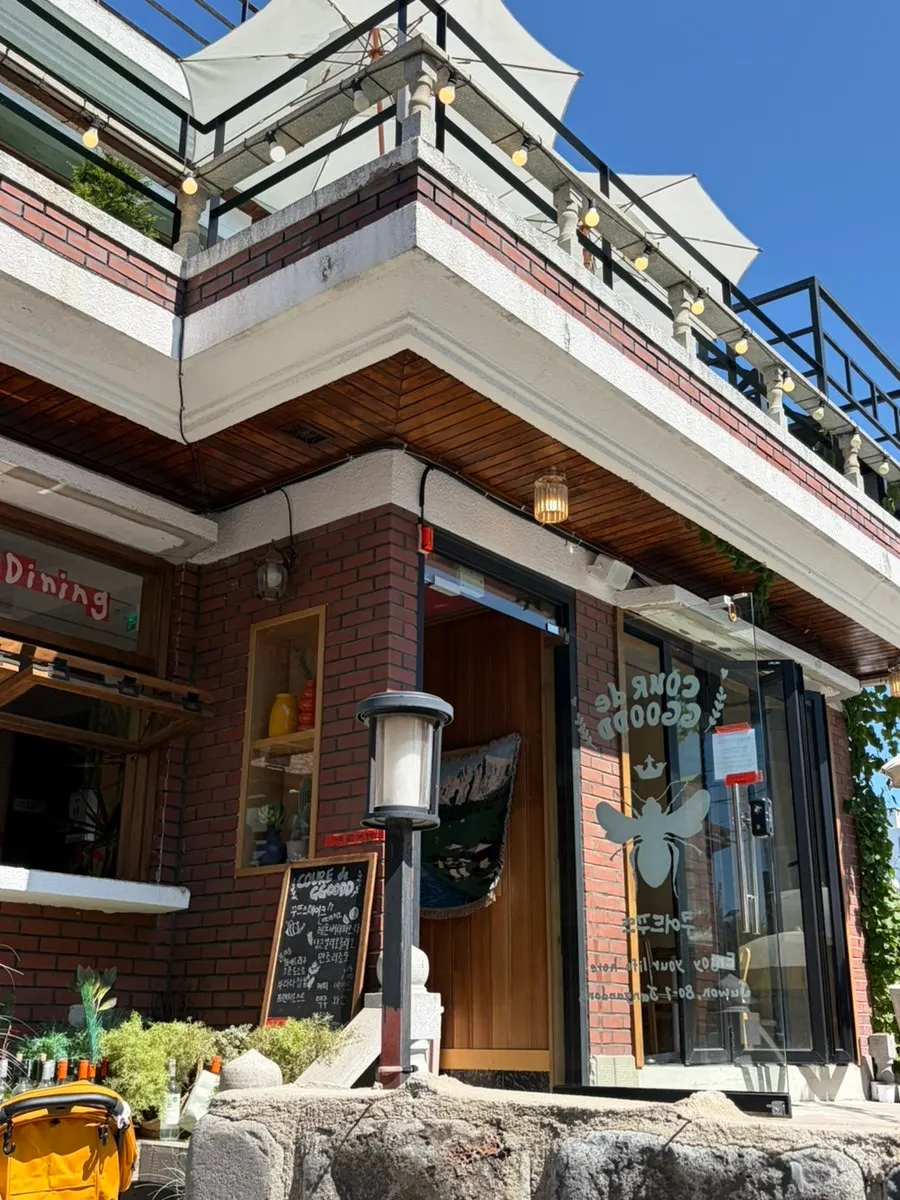 View of Kueodeukkutteu's red brick building with 2nd-floor terrace