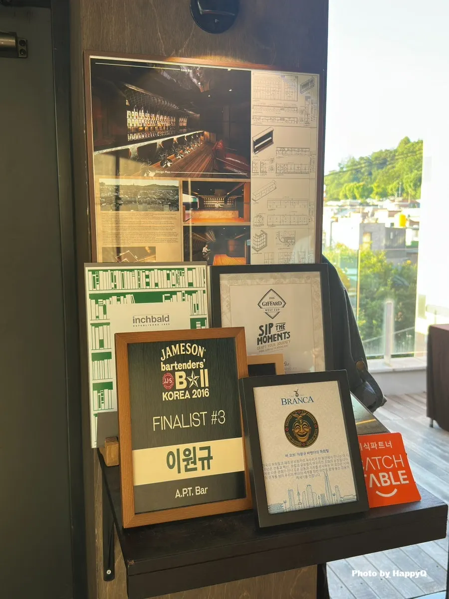 Cove Bar靠窗座位與市景