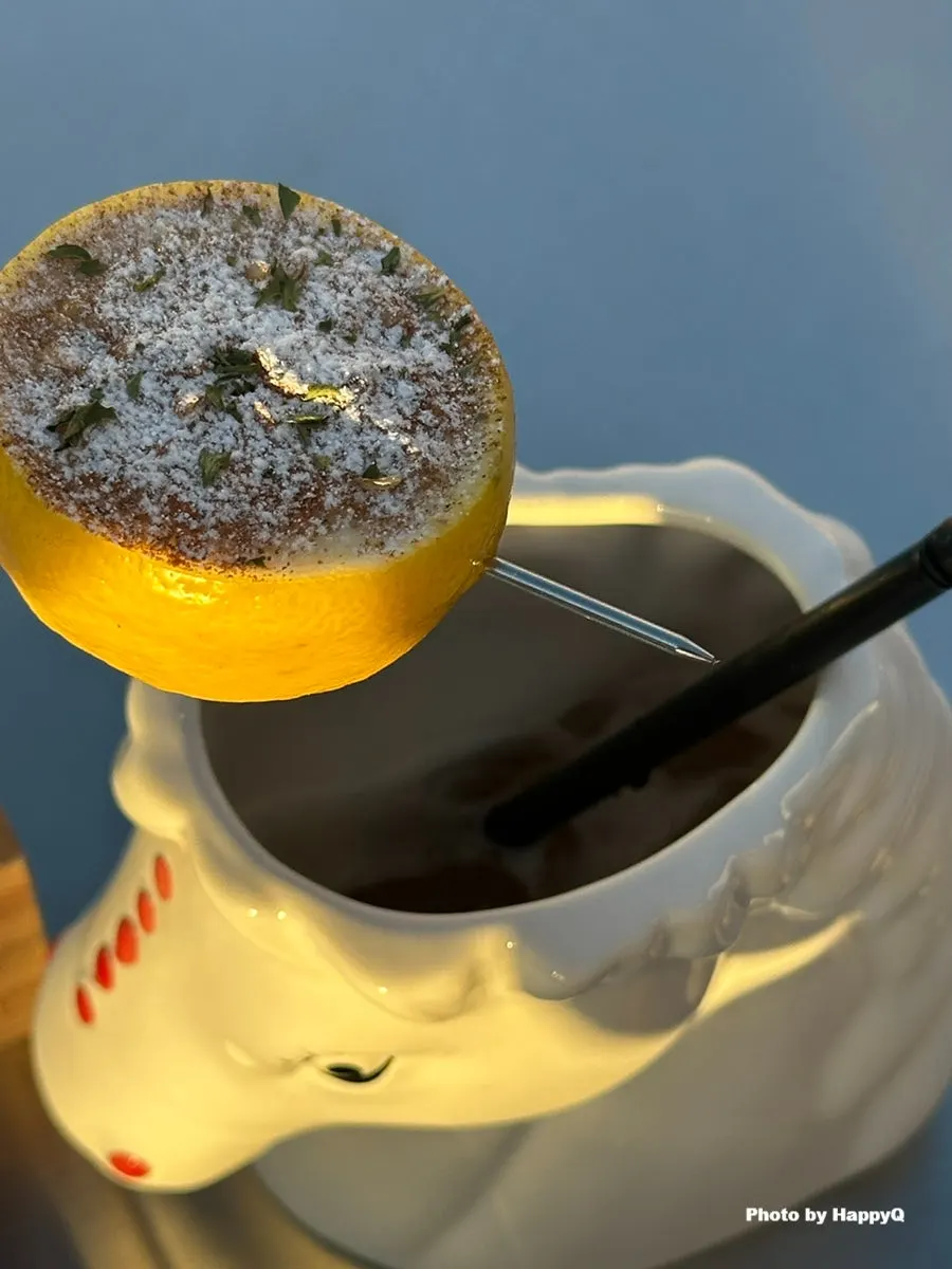 擺放檸檬裝飾的Citrus Wave調酒
