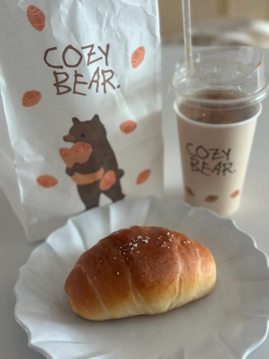 Plain salt bread with a crisp bottom