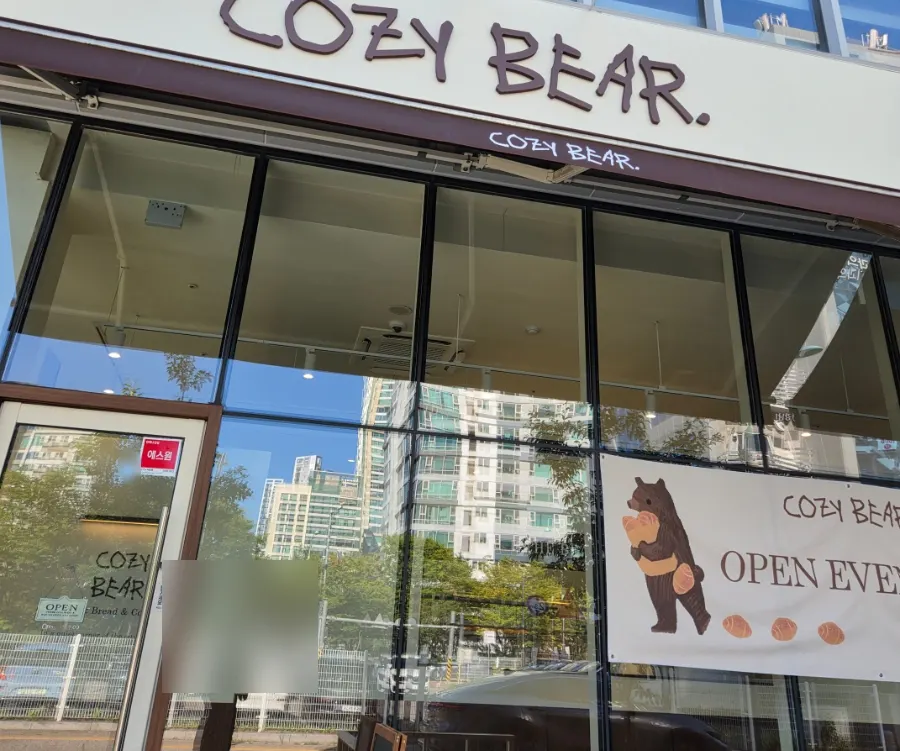 Exterior of Cozy Bear, a salt bread specialty café in Songdo