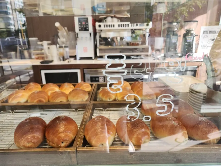 Tray of plain salt bread on display