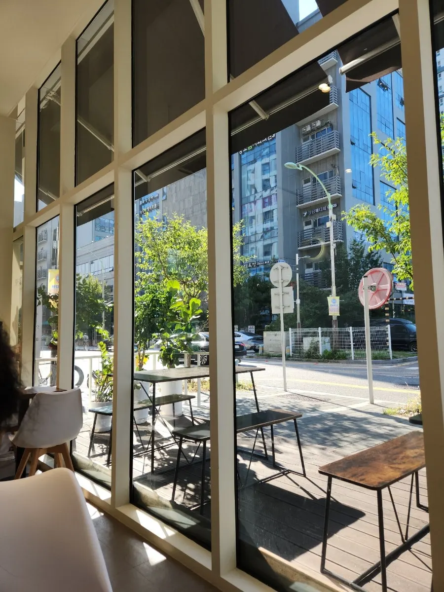 Plant-filled terrace seating at Cozy Bear