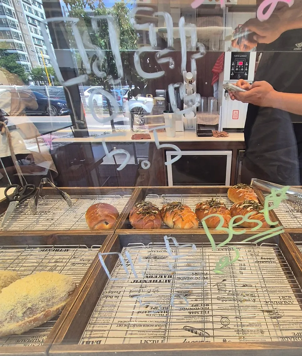 Castella salt bread and garlic salt bread on display