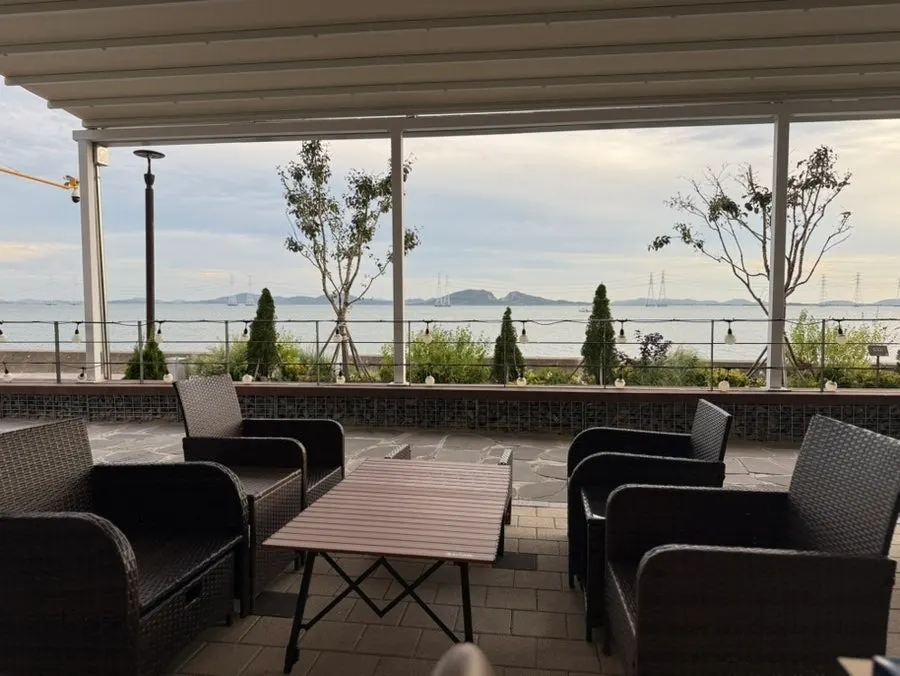 Terrace seating at Crab Yasijang with the sea close by