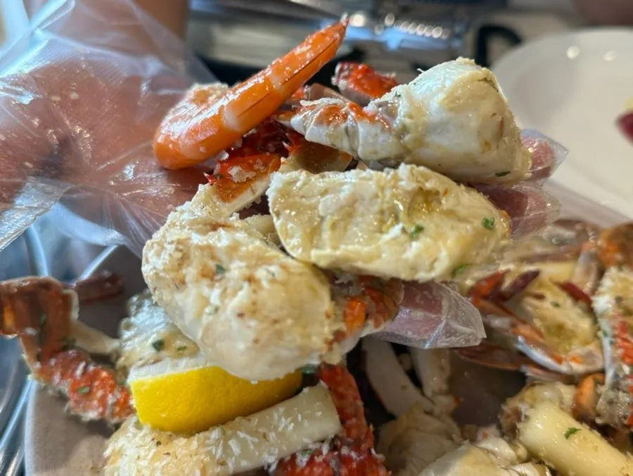 Crab and rice cake coated in honey butter sauce