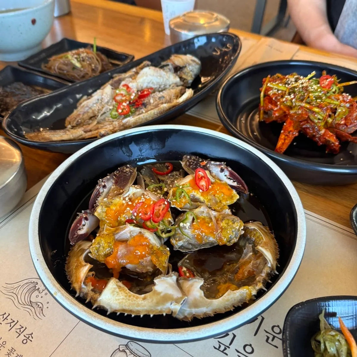 Soy crab table setting at Kkotgeok Cheonan Yuryang-dong Branch