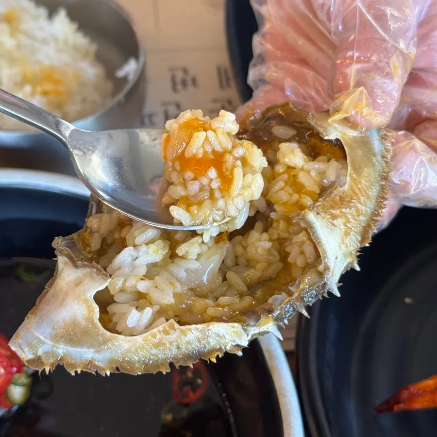 Rice mixed into the crab shell