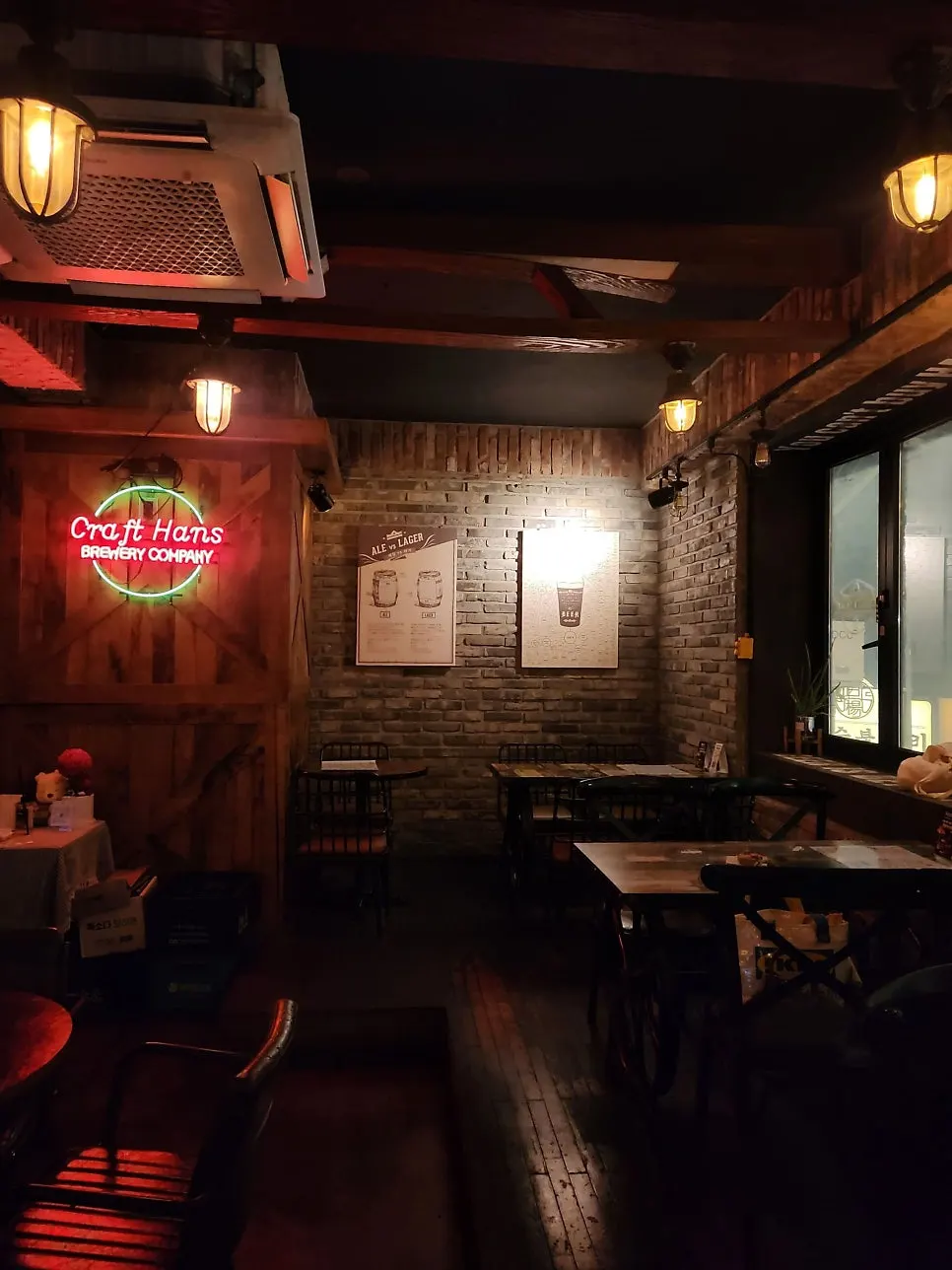 Pub seating with large tables