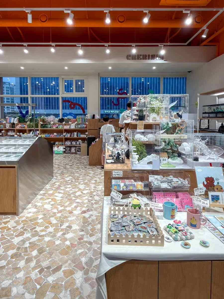 Shelves of acrylic enclosures on display