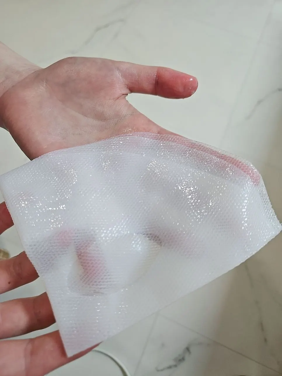 Individual pouch of the sebum absorbing patch mask