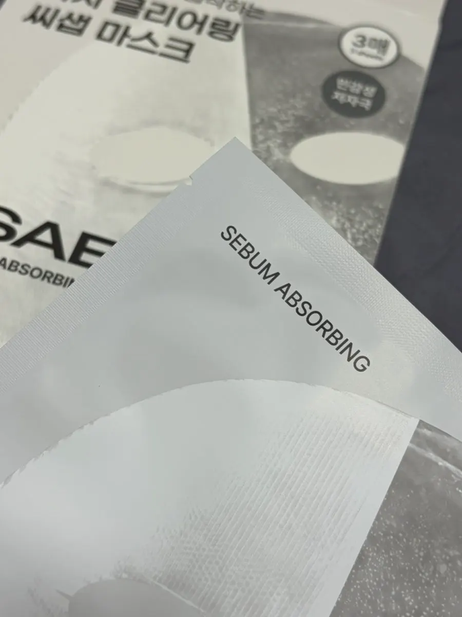 One individually wrapped sebum-absorbing patch mask