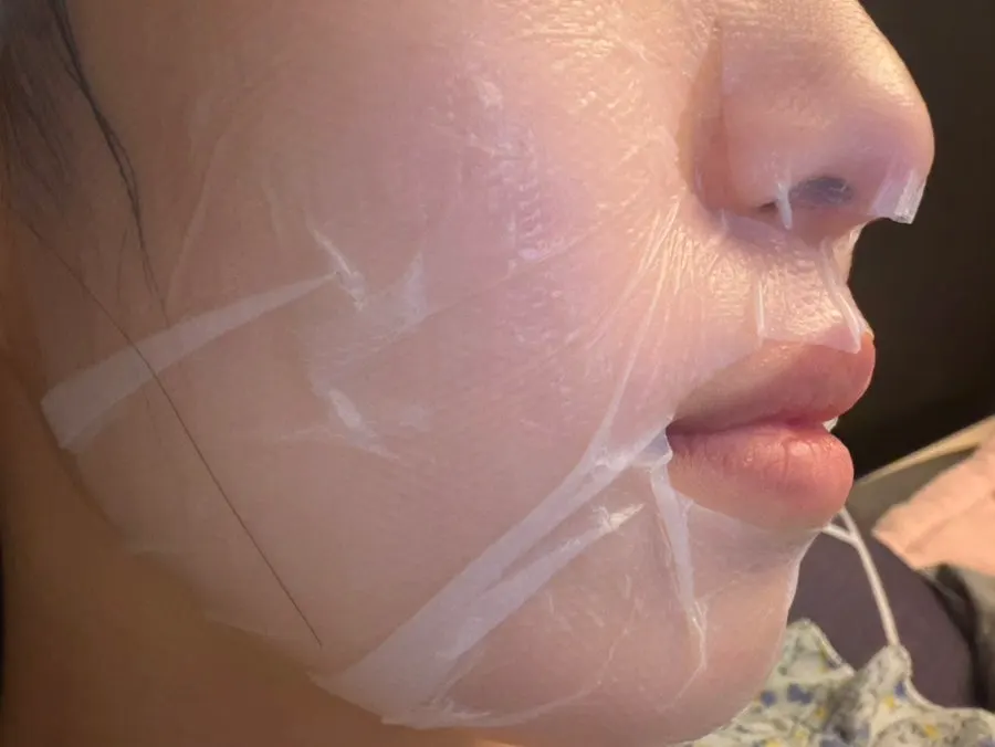 Sebum-absorbing patch mask applied to the face