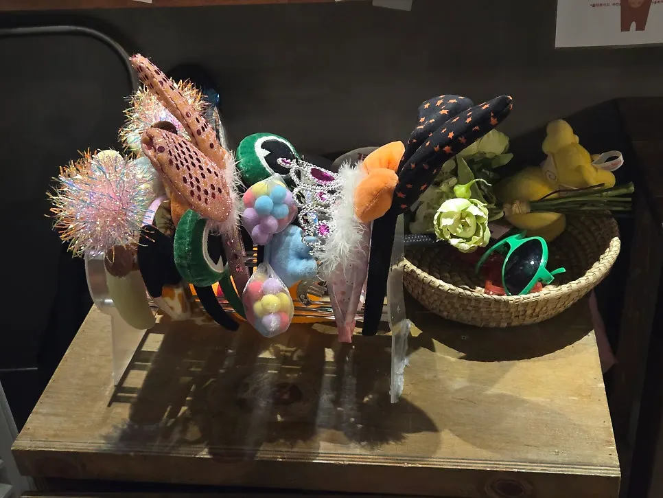 Close-up of the mystery puzzle on the waiting table