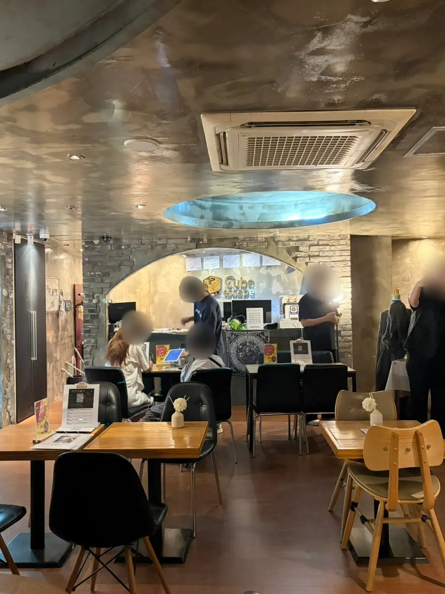 Entering the interior of Cube Escape Hongdae Branch