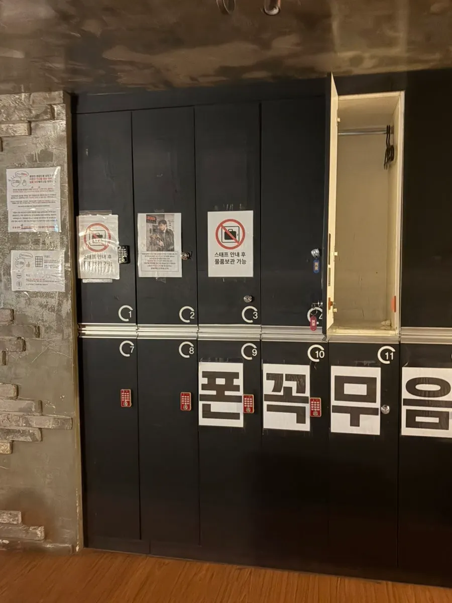 Counter area where guests receive instructions before the game