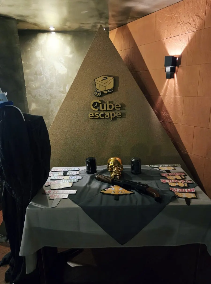 큐브이스케이프 홍대점 로비 인테리어