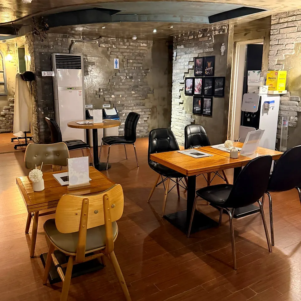 Spacious interior of Cube Escape Hongdae Branch
