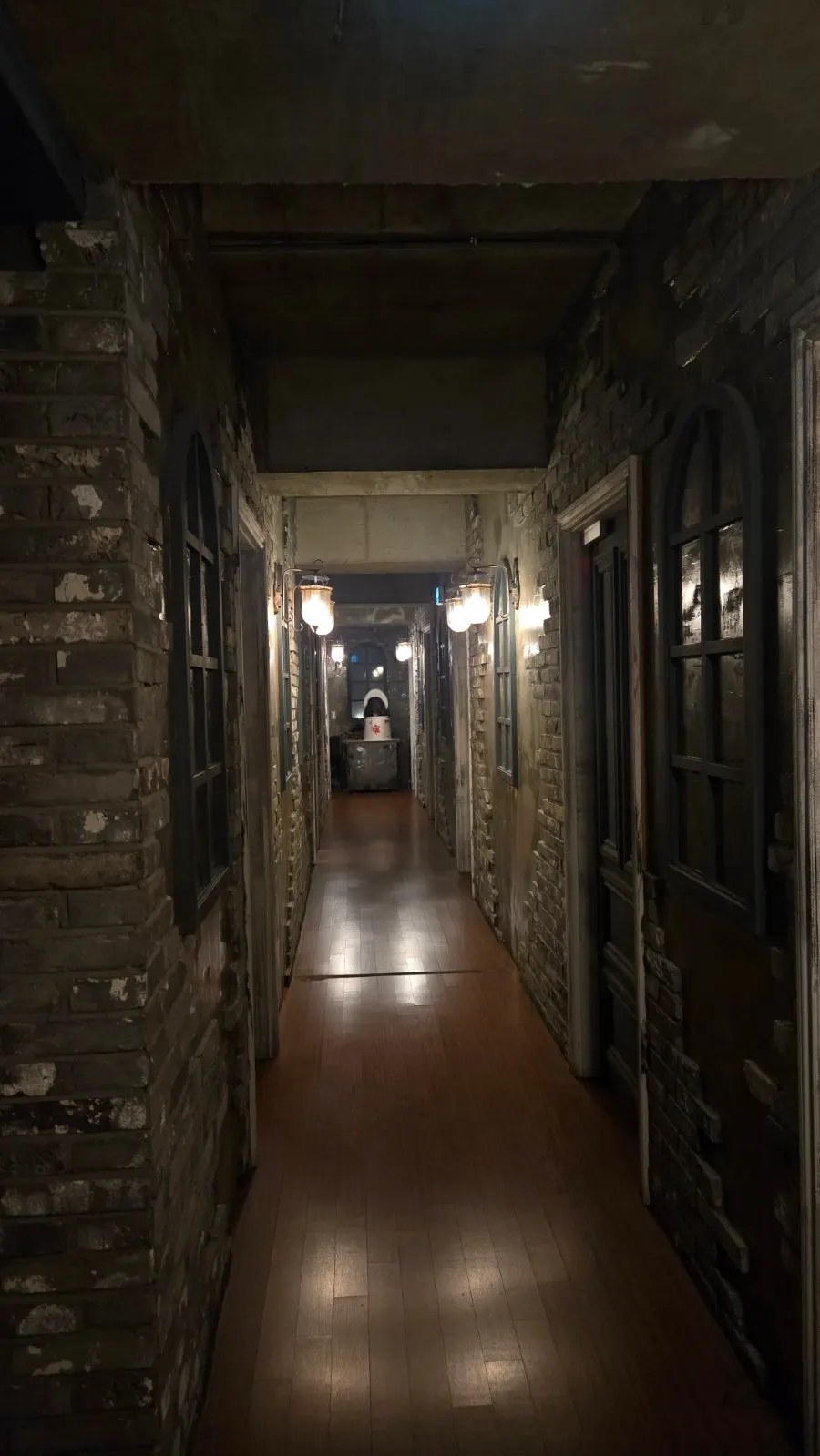 Passage leading into the escape room theme
