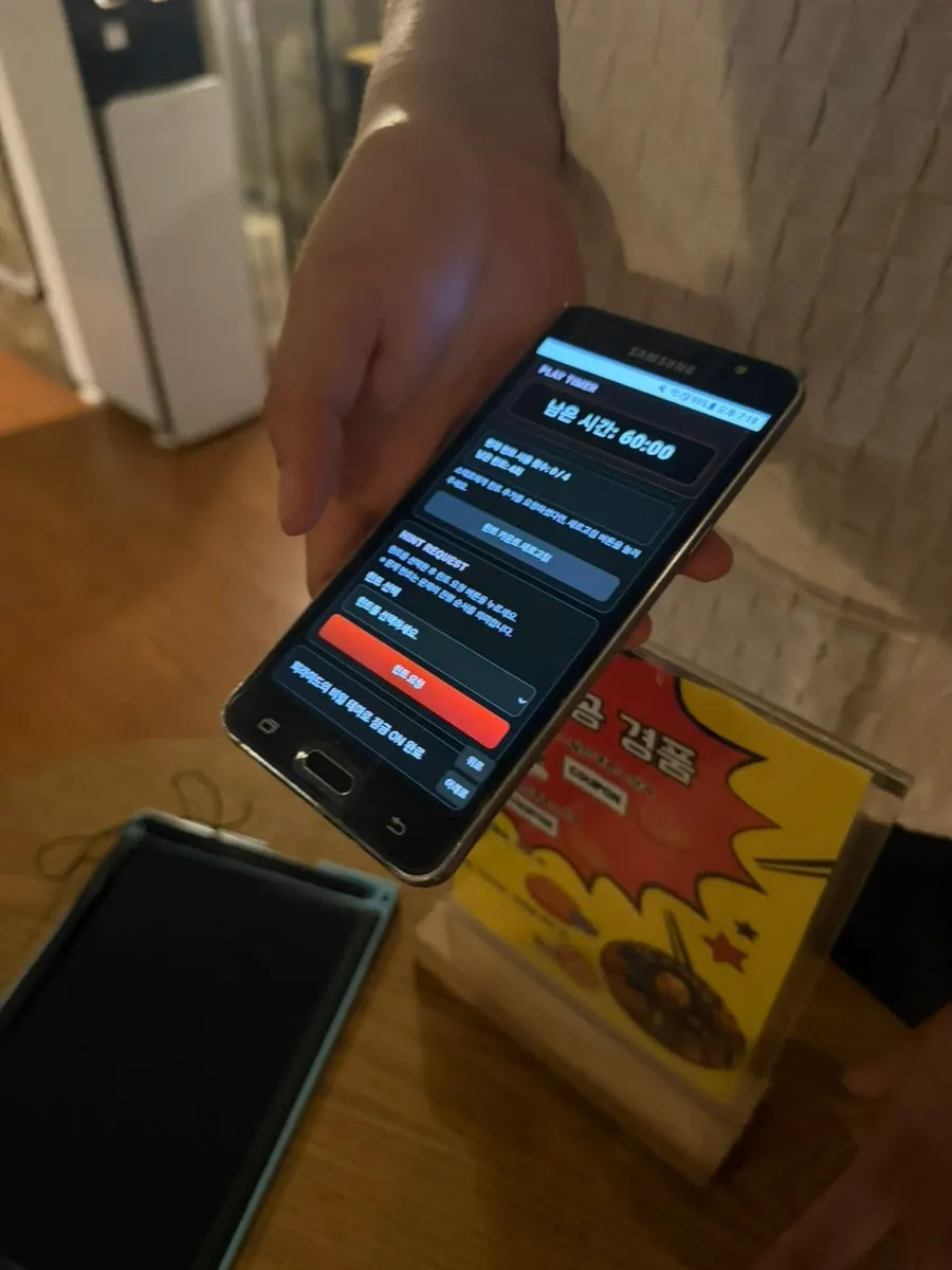 Staff explanation and instructions on how to use hints