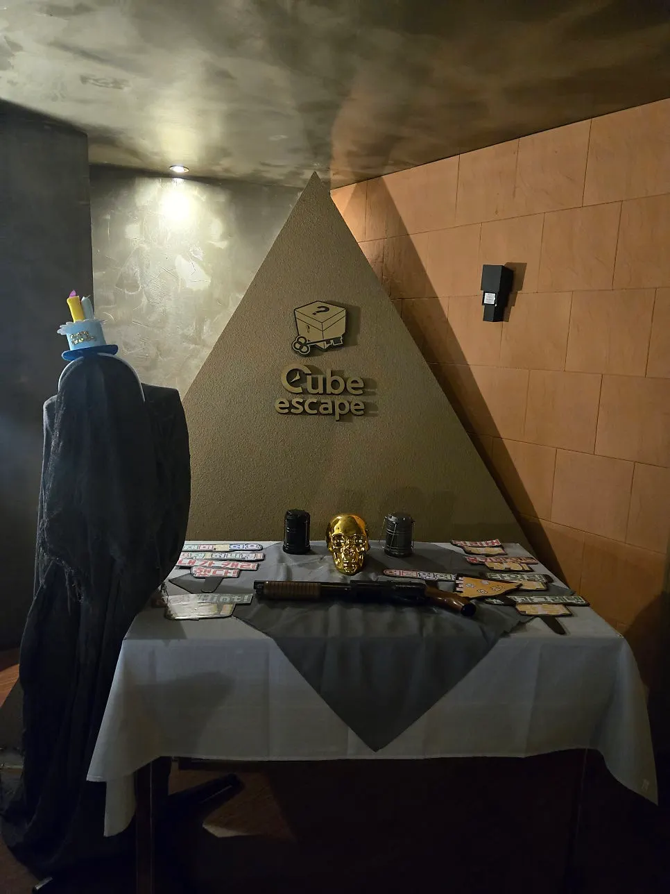 Decorative props placed throughout the escape room café