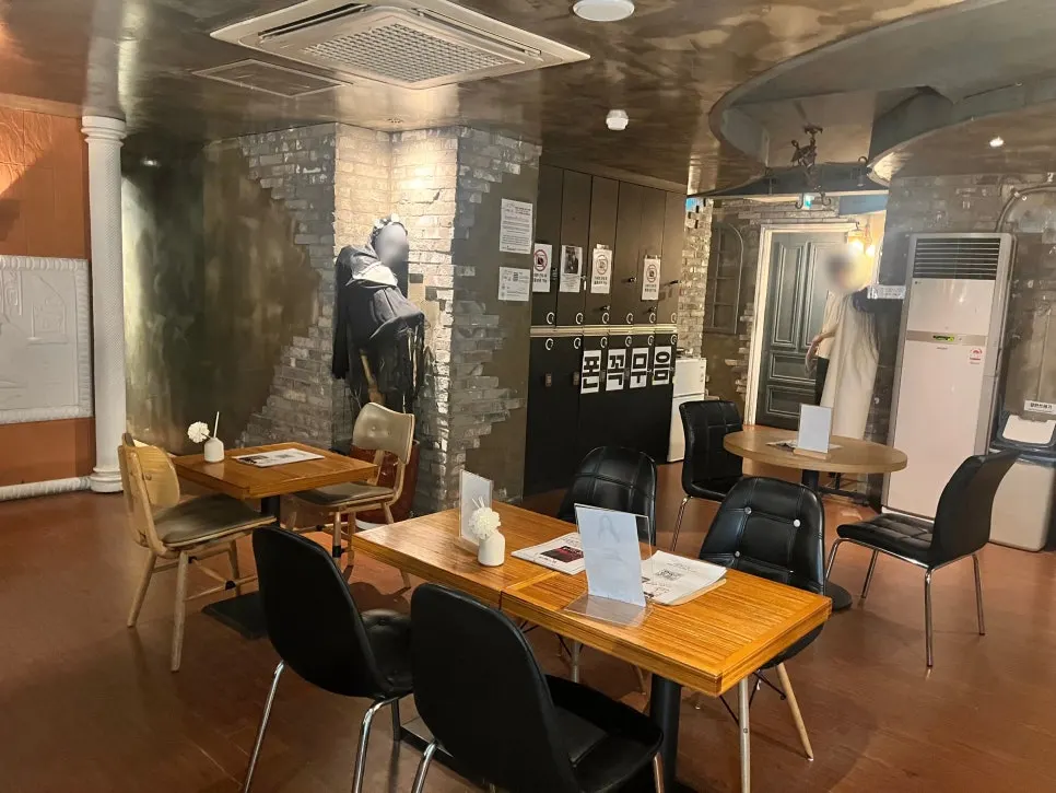 Interior seating area for waiting before the escape room