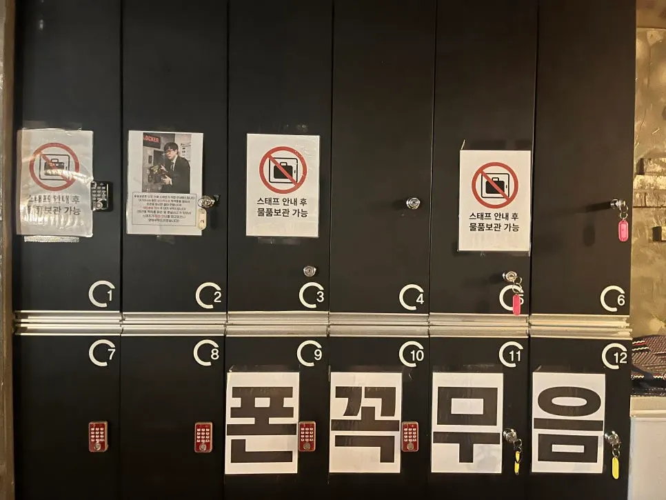 Area for explaining escape room precautions