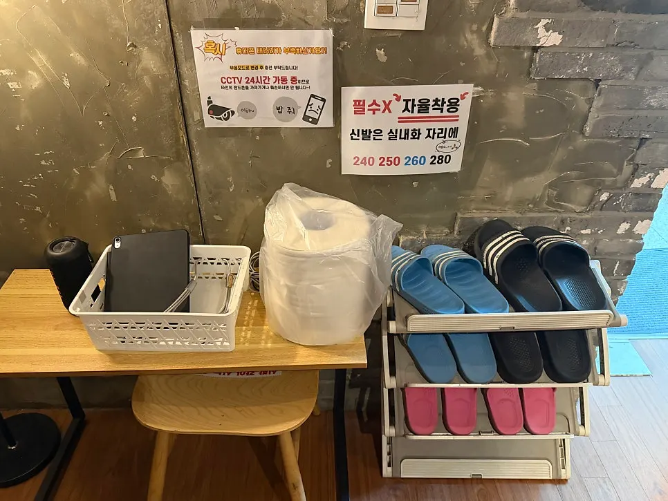 큐브이스케이프 홍대점 테마 안내 공간