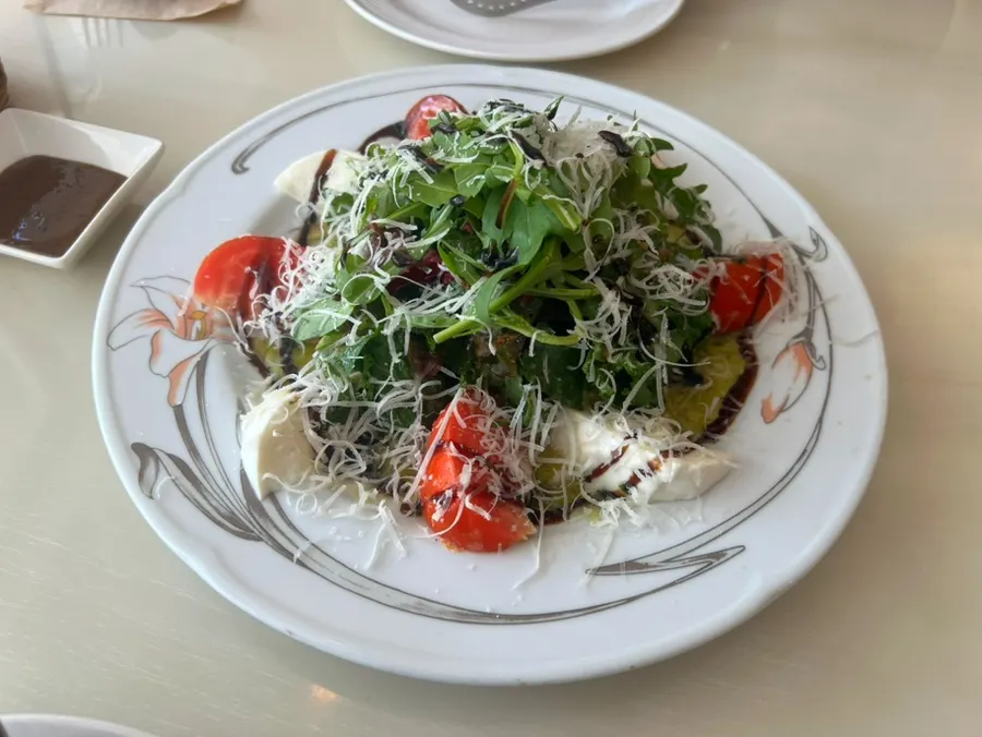 Caprese salad with tomato and cheese