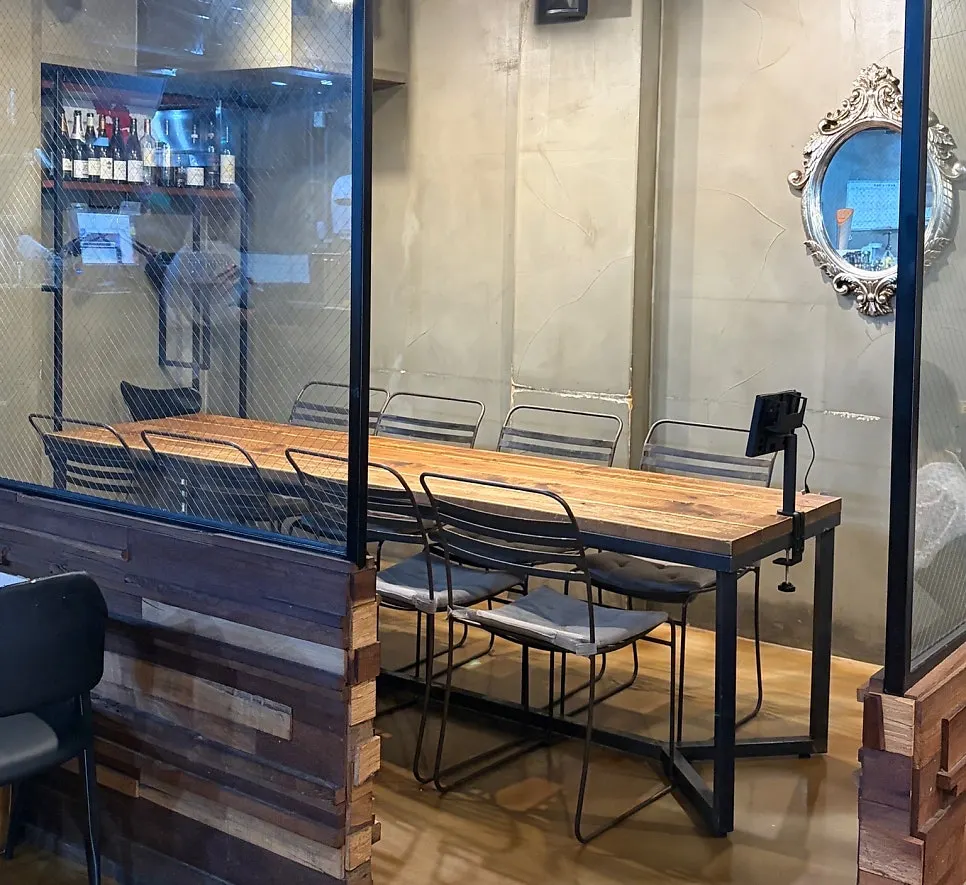Group table inside Cultured