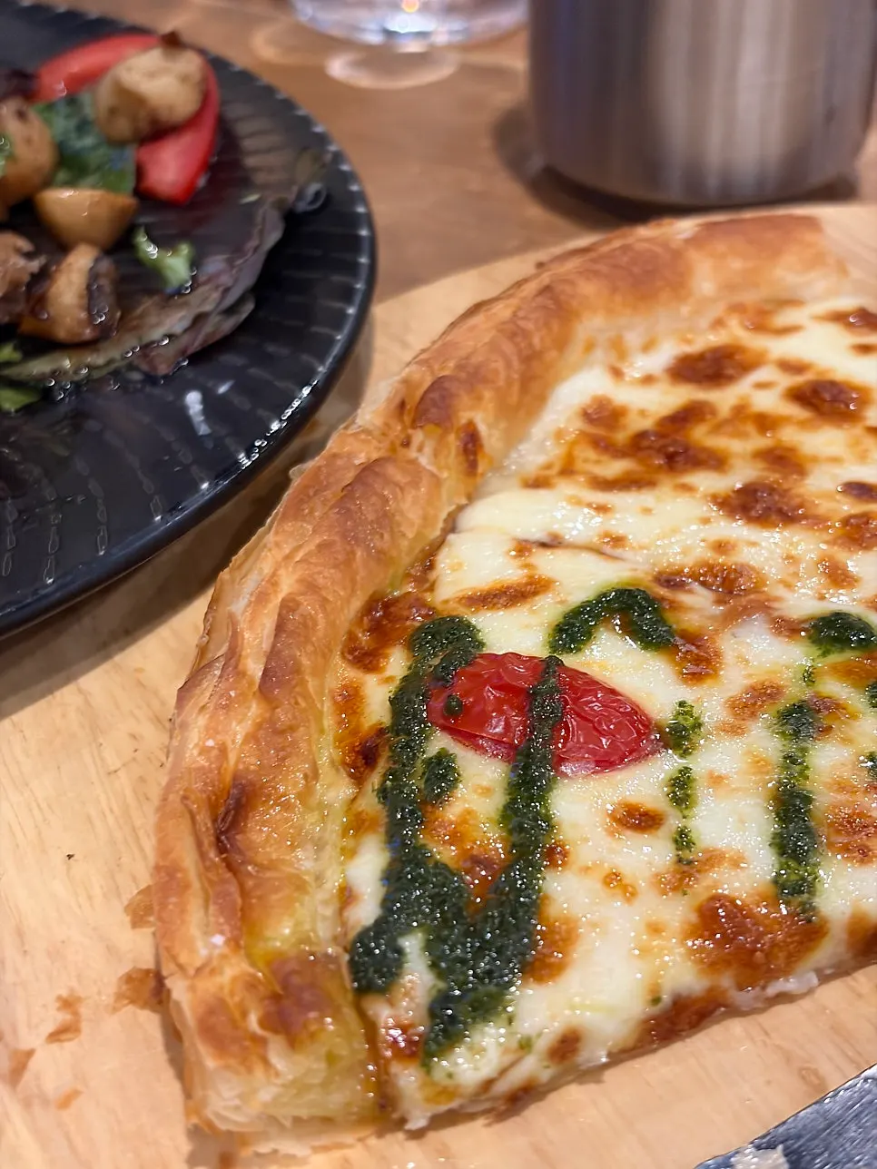 Pastry-dough gorgonzola half-and-half pizza