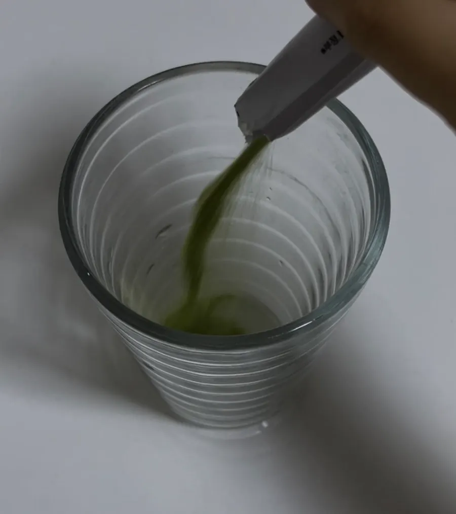 Curly Kale Flo packaging that opens without scissors