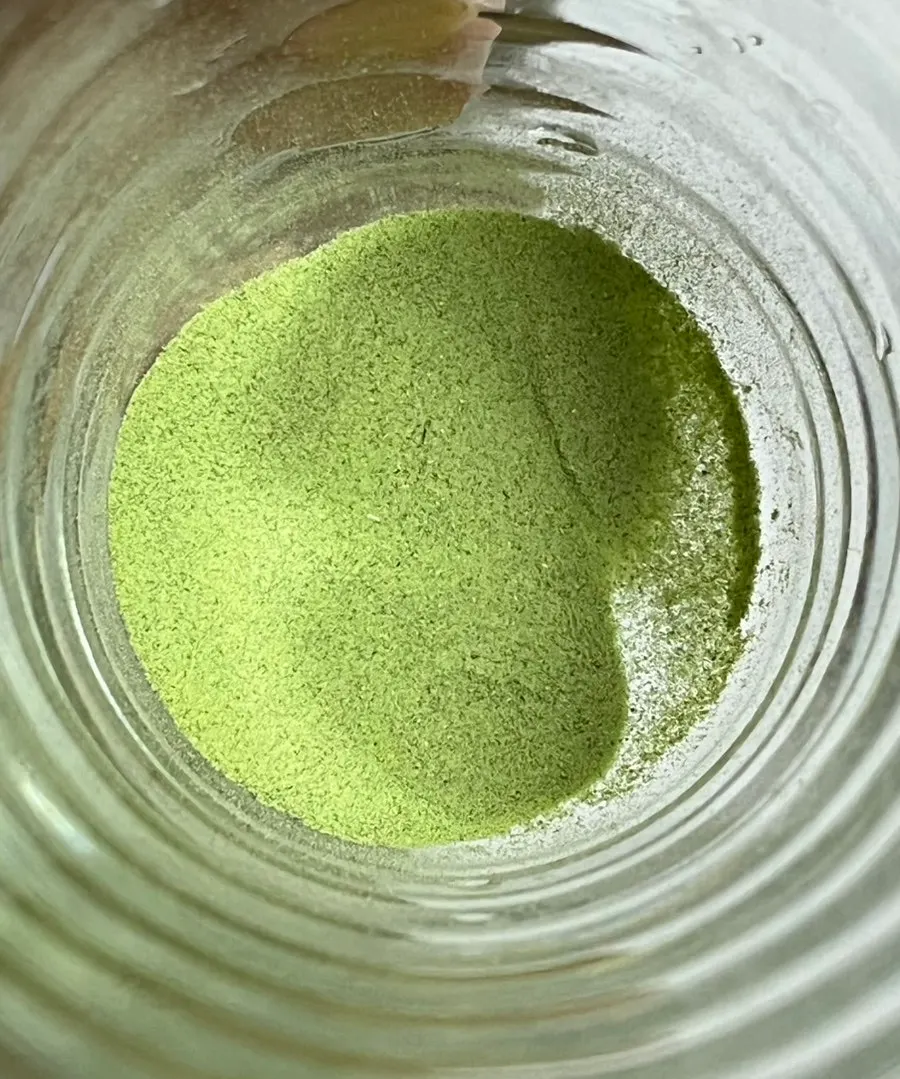 Curly Kale Flo powder in a light green color