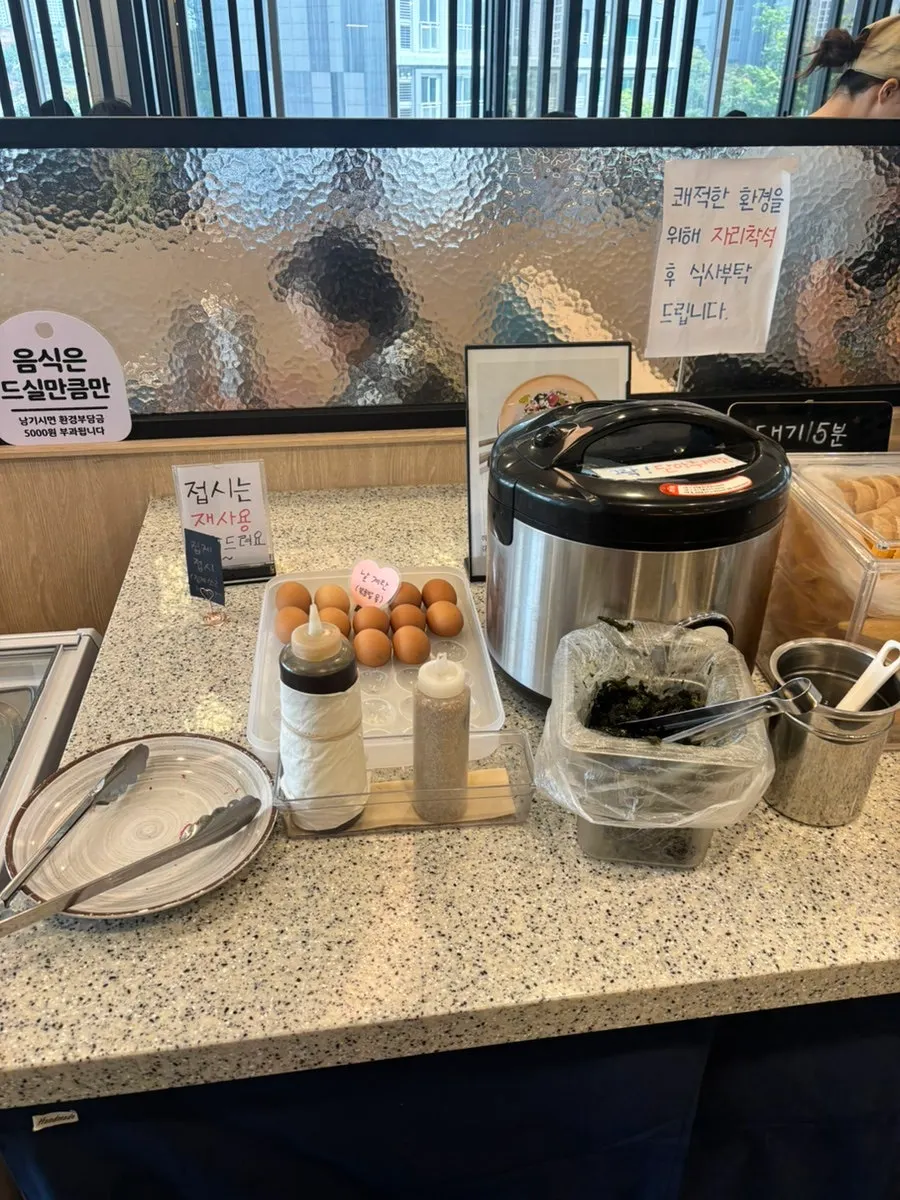 채소를 가득 넣고 끓이는 샤브샤브