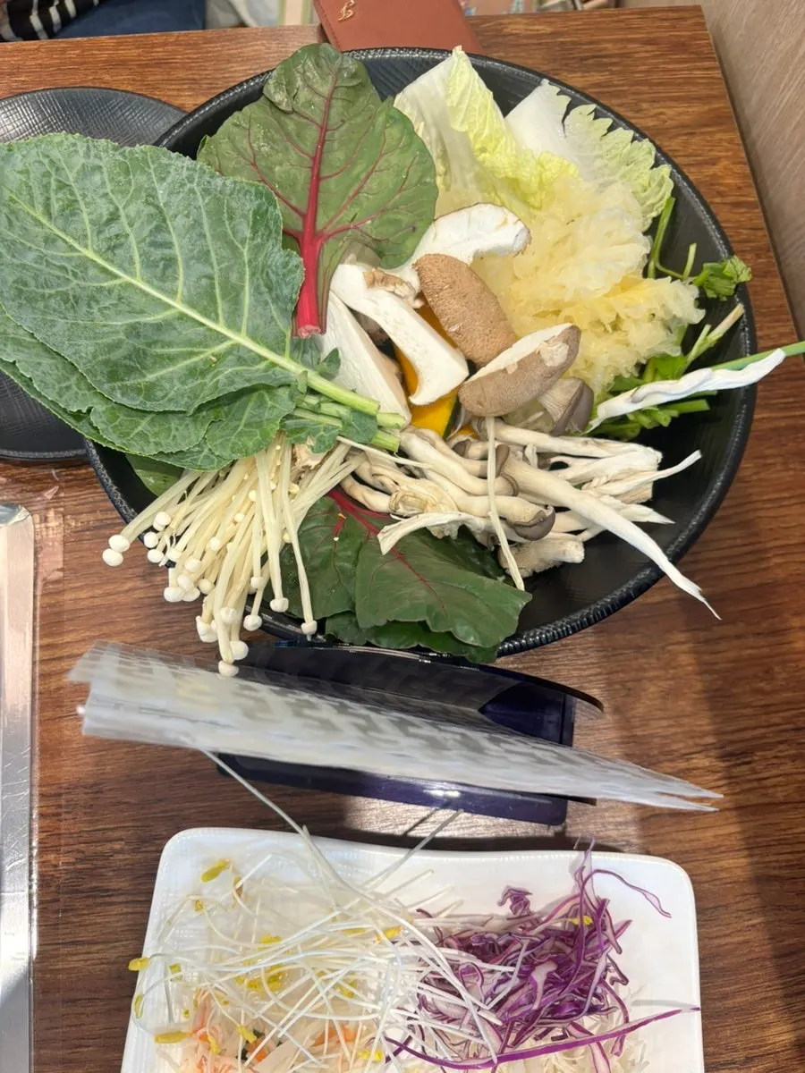 우삼겹과 우목심 소고기 접시