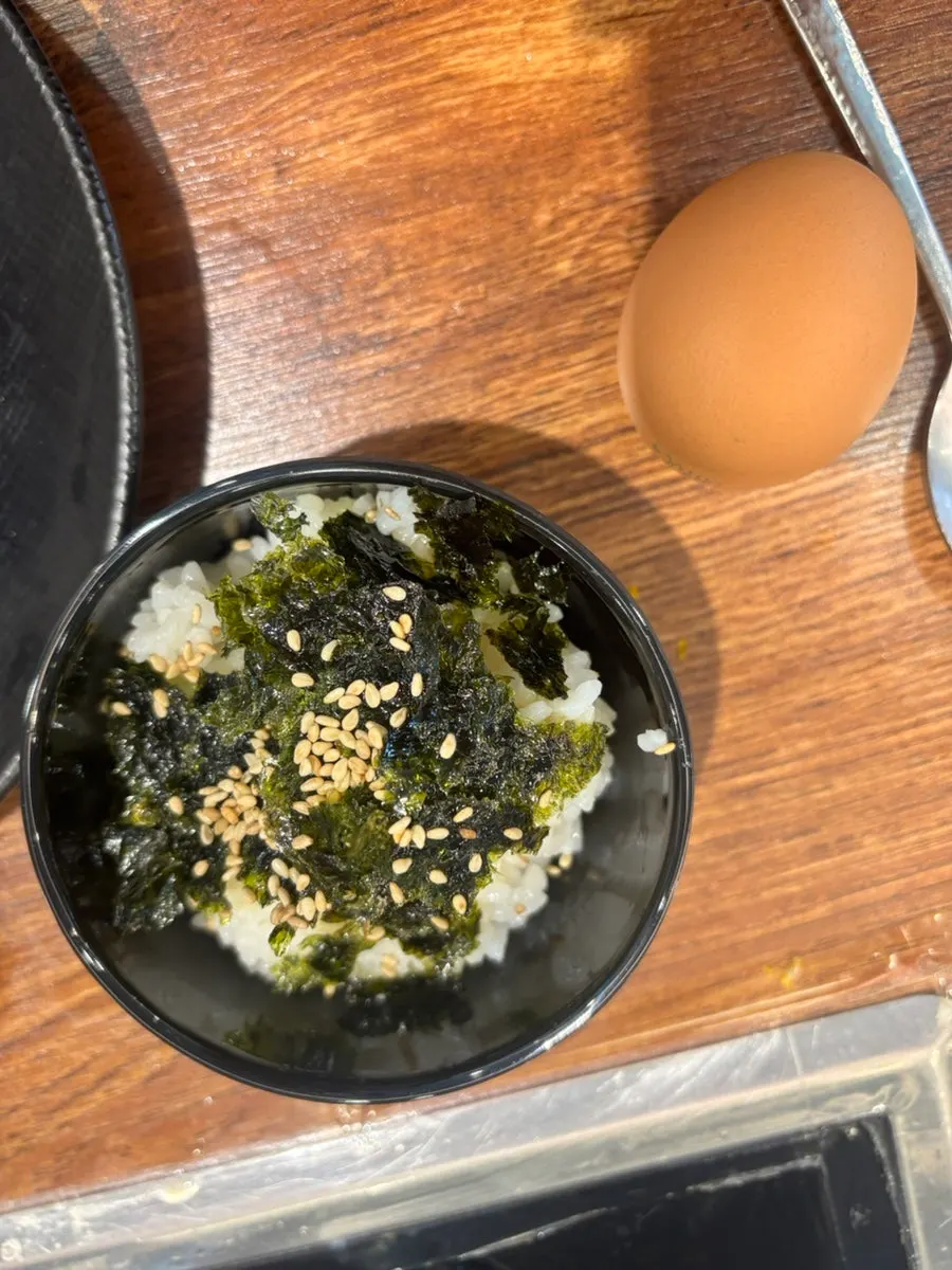 진한 육수에 끓인 칼국수