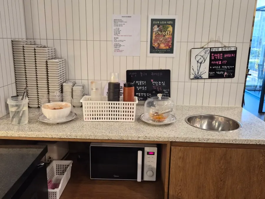 Shabu-shabu self-bar ingredient corner
