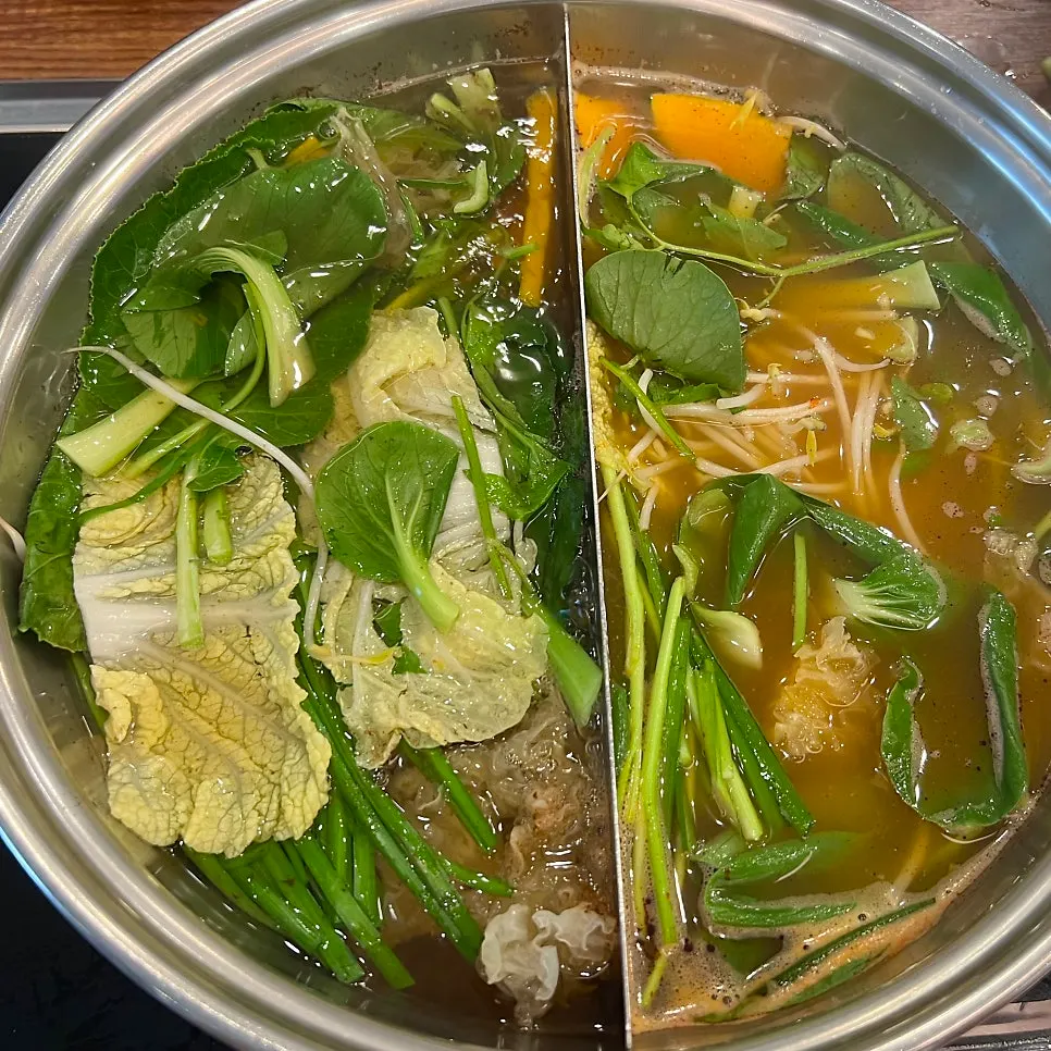 끓는 육수에 넣은 채소
