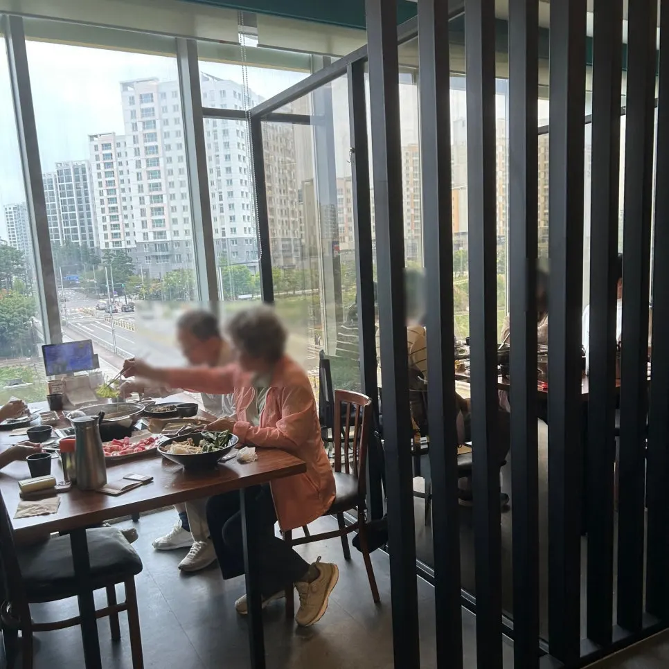 Interior of Dadam Shabu Shabu & Wolnamssam Wirye Branch